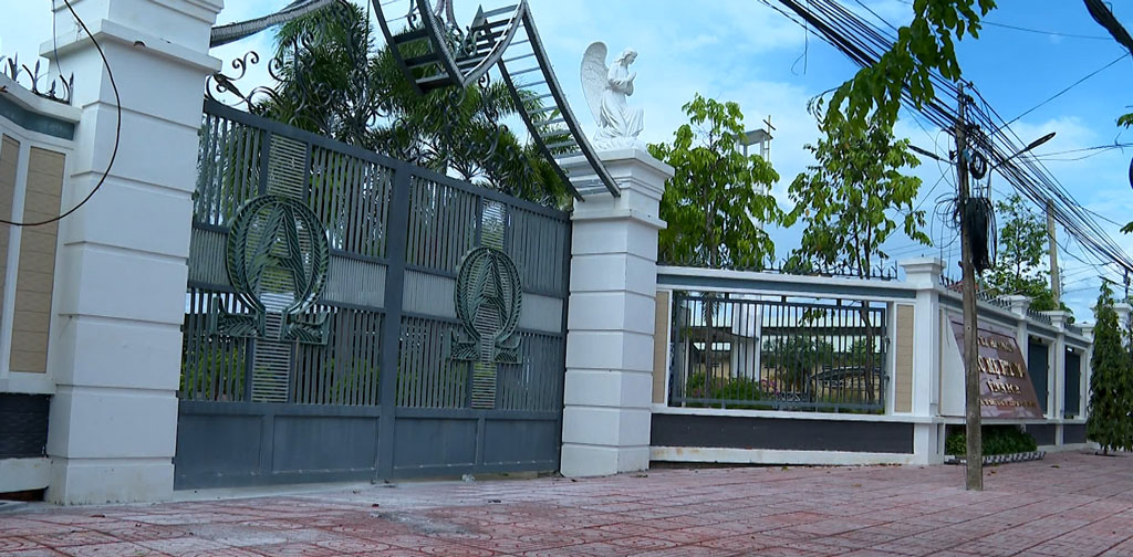 Cổng nhà thờ Fatima phường Trường An, TPVL